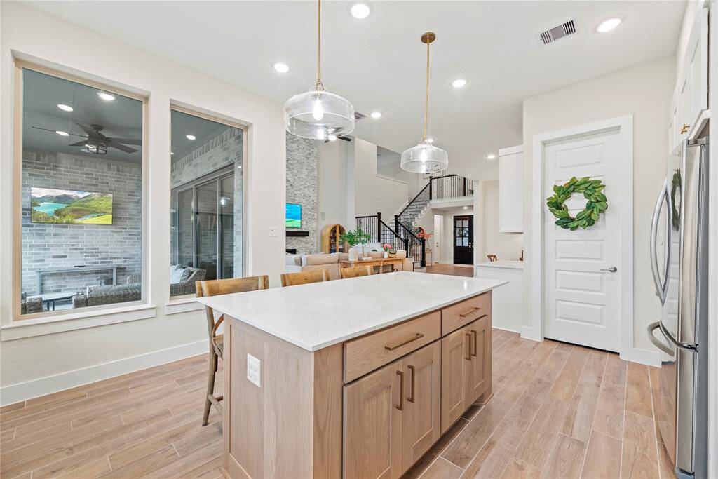 The natural beauty of the silestone creates visual interest and texture, while also serving as a practical and easy-to-clean surface.