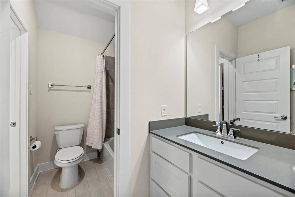 The Hollywood bath shared between bedrooms offers separate vanities.