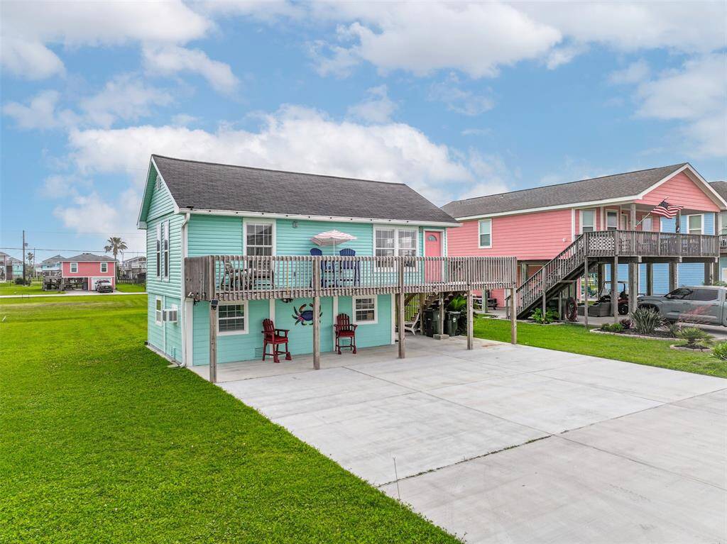 Front with wide multicar driveway