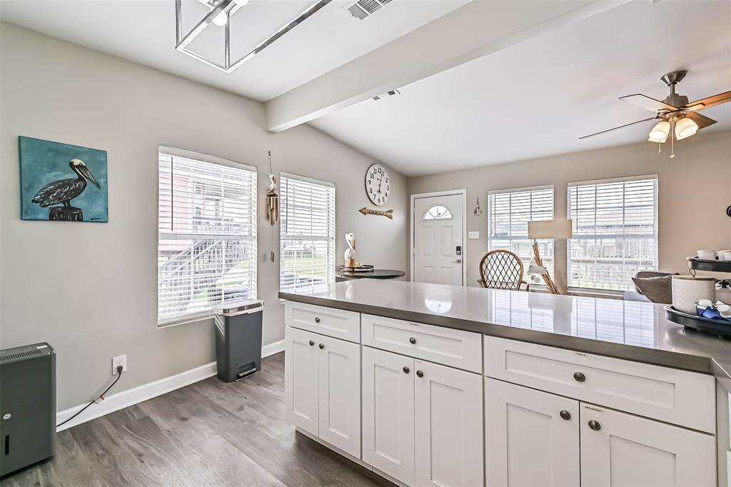 Multiple windows and natural light
