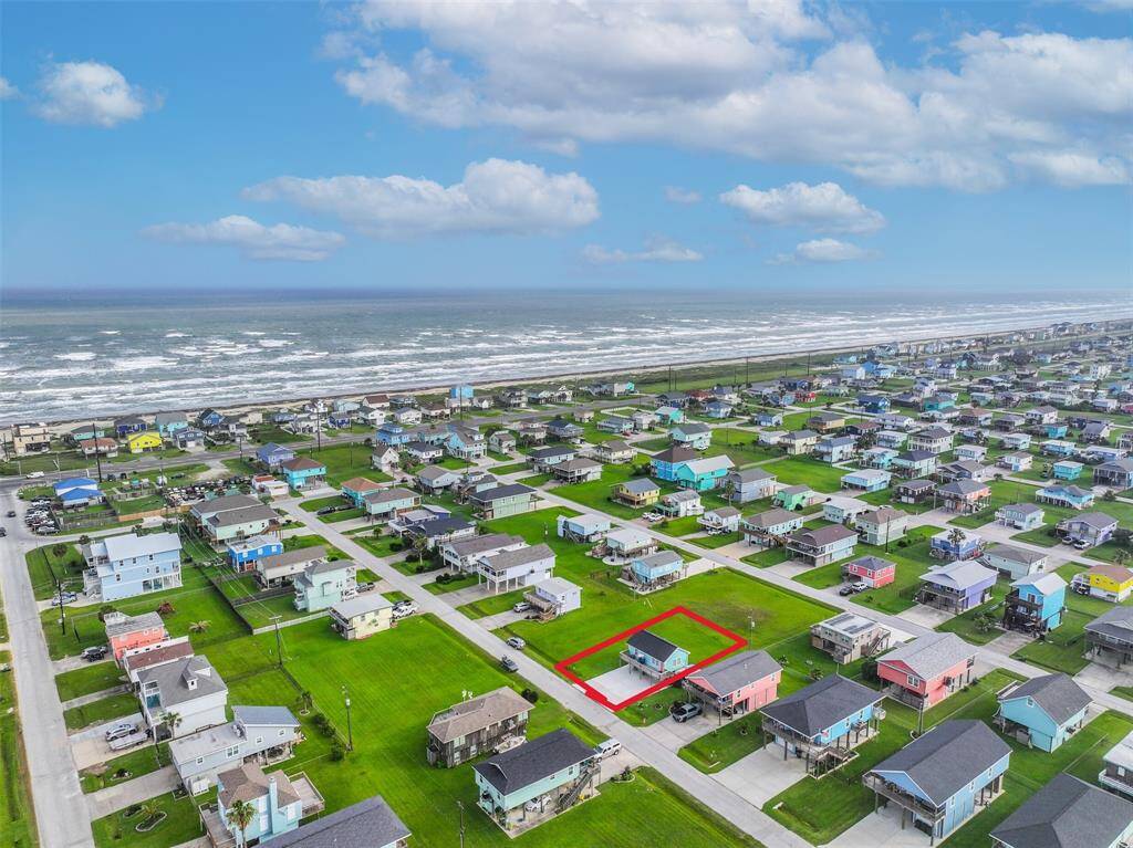 Located in walking distance to the beach on the Gulf side
