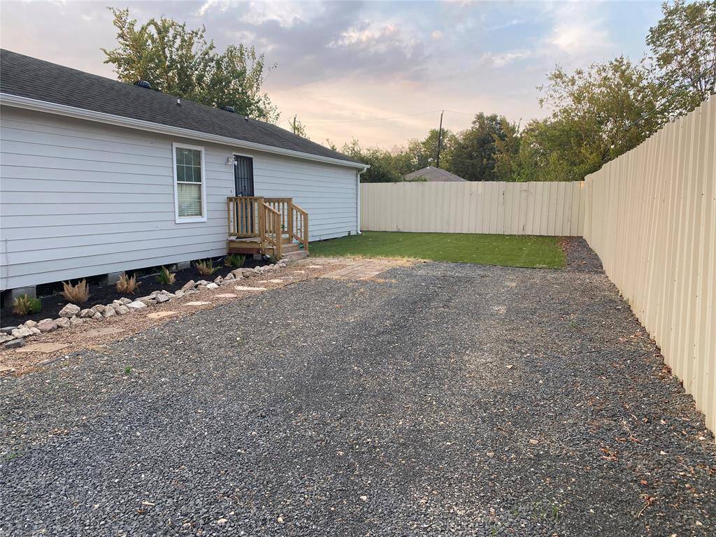 Do you have a lot of cars? No problem! So much space to park for you and your guests inside of the security gate.