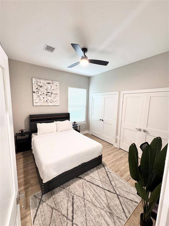 2/3 Bedroom with queen size bed & workspace