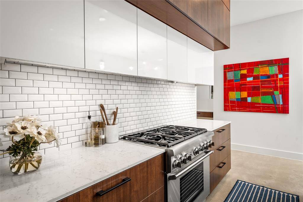 Cook like a pro with the premium 6-burner Thermador gas range, complemented by a high-performance Zephyr range hood.