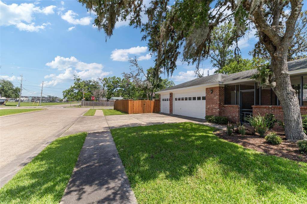 Nestled at the corner of a quiet cul-de-sac, this property offers a peaceful sense of privacy while being conveniently located near Bess Brannen Elementary off That Way in Lake Jackson.