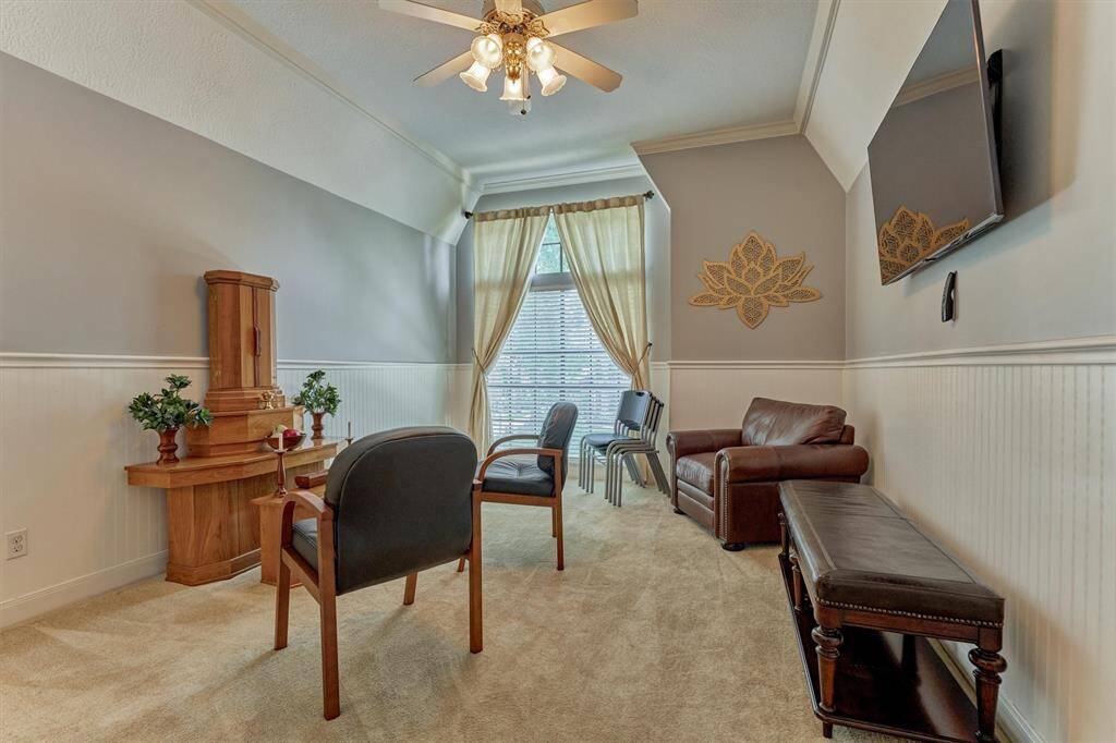 Endless possibilities await in this versatile flex room—ideal for a home office, yoga studio, art space, or quiet retreat. No closet, but all the potential.