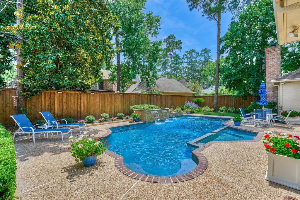 Resort-Style Vibes – Enjoy vibrant flower beds, shaded sitting areas, and a serene spa integrated into this showstopping backyard retreat.