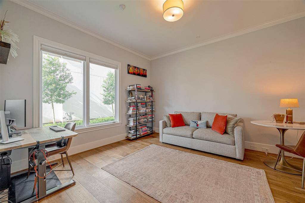 First floor secondary bedroom. Full of natural light!
