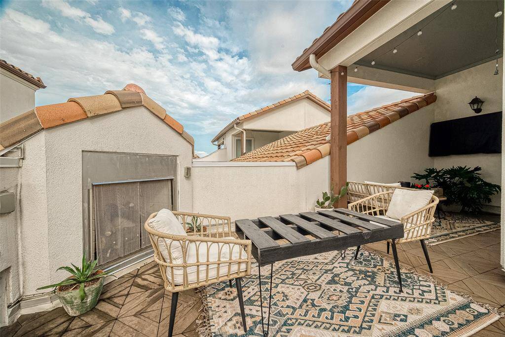 The fabulous 4th floor rooftop terrace offers a fireplace, space for a TV and an outdoor grill.