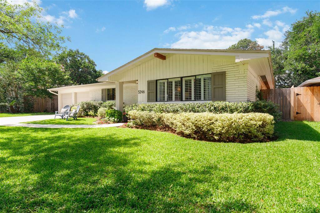 Classic charm meets low-maintenance landscaping for a picture-perfect first impression. From your Amazon packages to your guests, everyone’s going to love pulling up to this welcoming front.