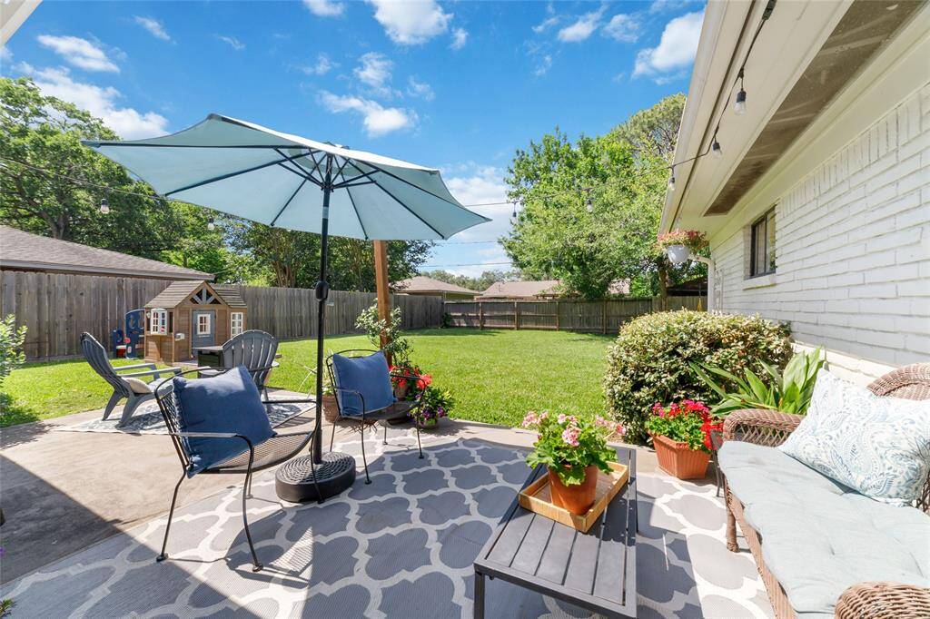 Whether you’re hosting a grill-out or just vibing with friends, this backyard is ready for it. There’s space for games, gathering, and your own fire pit setup.