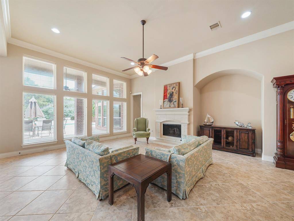 Imagine cozy nights by the fireplace! This family room boasts a stunning fireplace focal point and an elegant arched inset, just begging for a custom-built entertainment center. Create the ultimate relaxation and entertainment space in this inviting home.