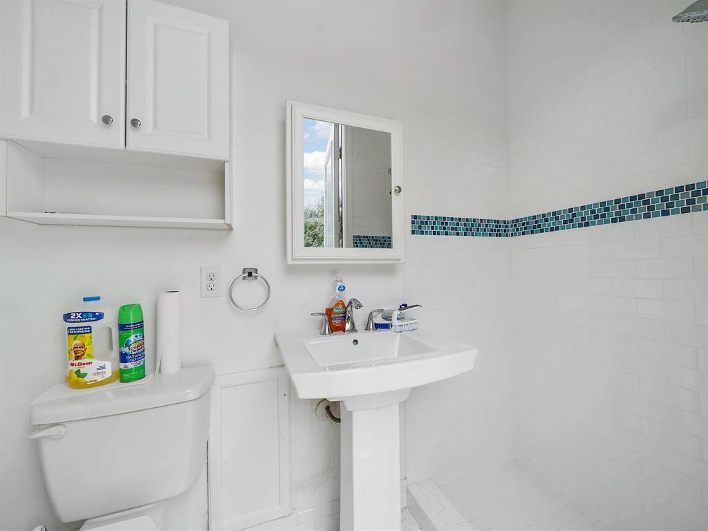 Imagine the ease of stepping straight from your sparkling pool to a convenient bathroom with a shower, accessible right from the patio. This thoughtful feature adds a touch of luxury and practicality to your outdoor living experience.