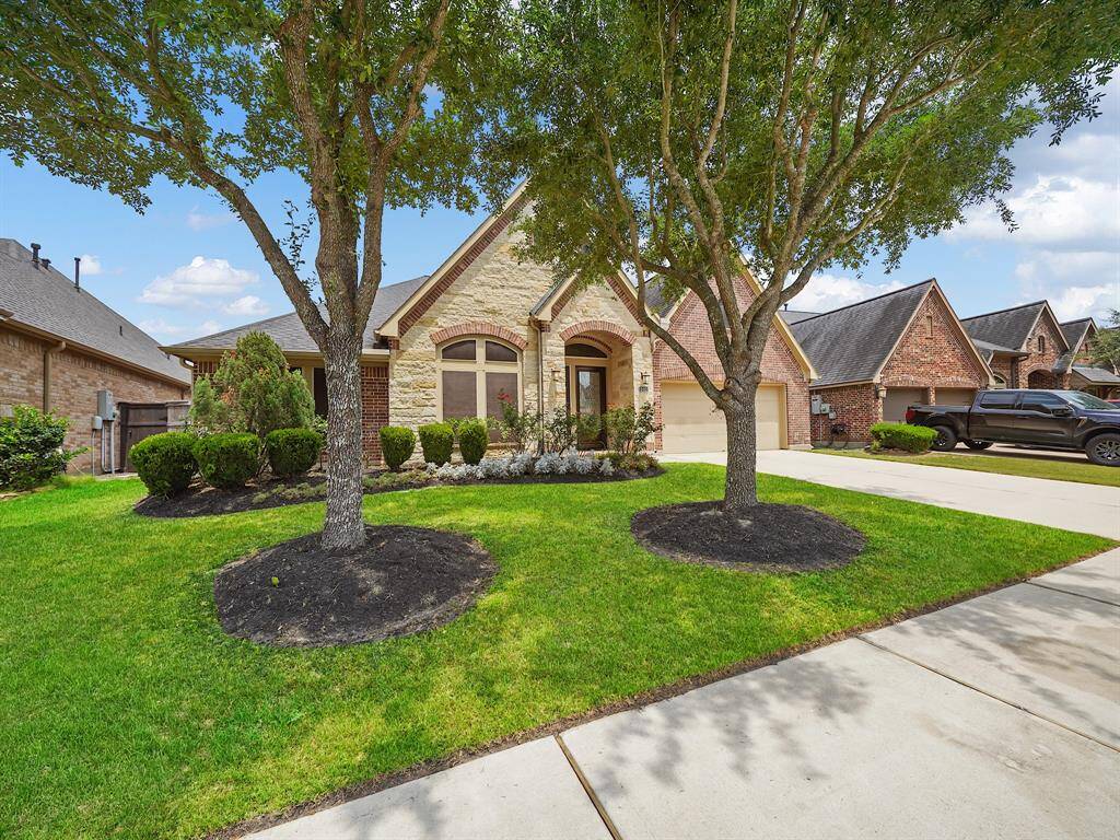 Nestled in a vibrant community, this property offers unparalleled convenience. Enjoy easy access to a wide array of amenities, shopping centers, restaurants, and entertainment options. Welcome home!