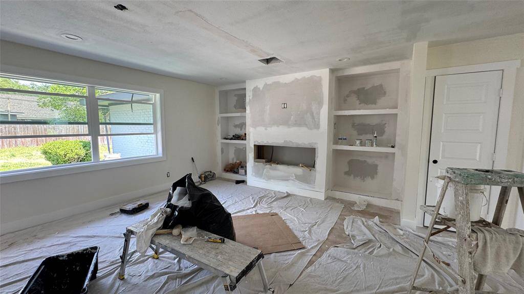 ENTERTAINMENT WALL UNDER CONSTRUCTION
