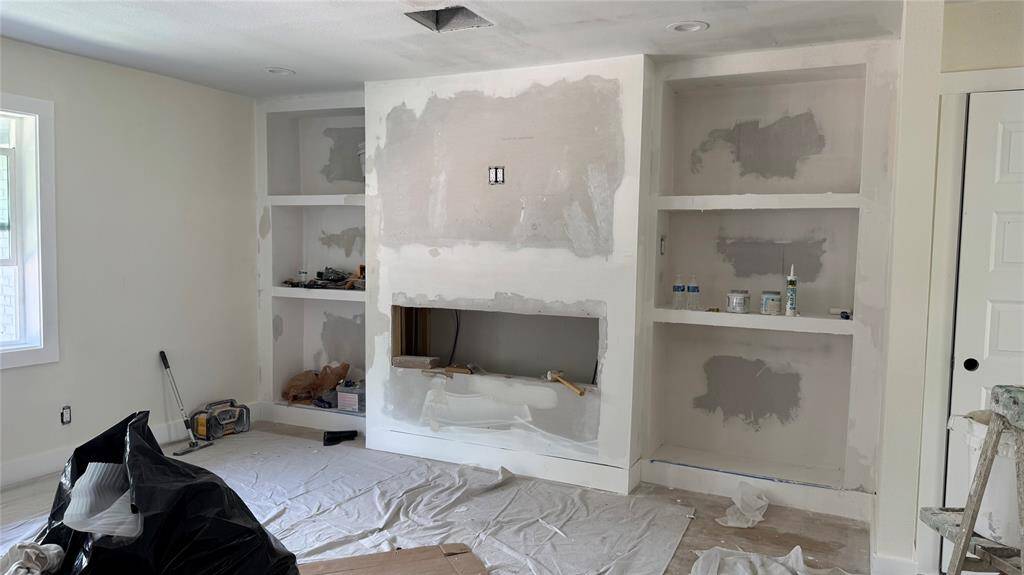 ENTERTAINMENT WALL UNDER CONSTRUCTION