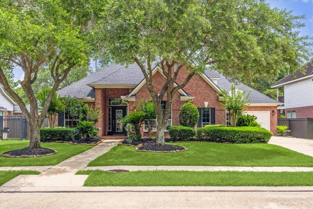 Beautiful one-story home in the gated community of Lakes on Eldridge North.