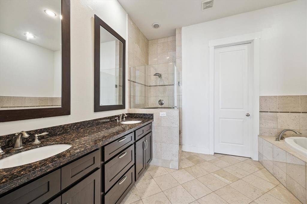 Luxurious primary bath