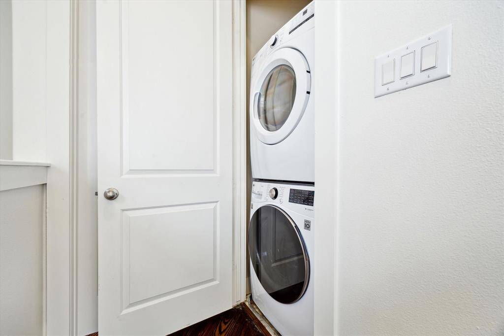 Washer/dryer on third near bedrooms
