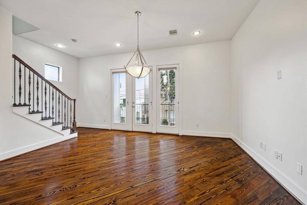 Open floorplan dining on second