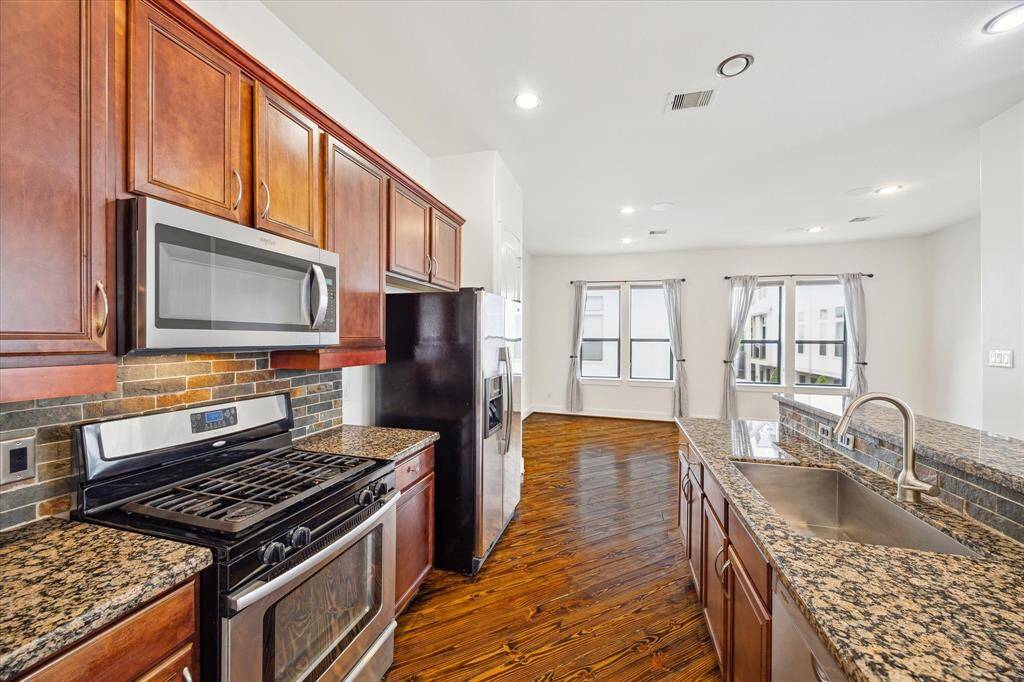 Convenient well-appointed kitchen