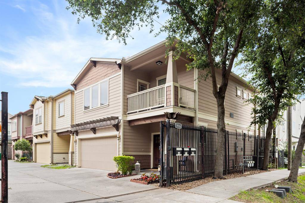 Small gated community, excellent location.