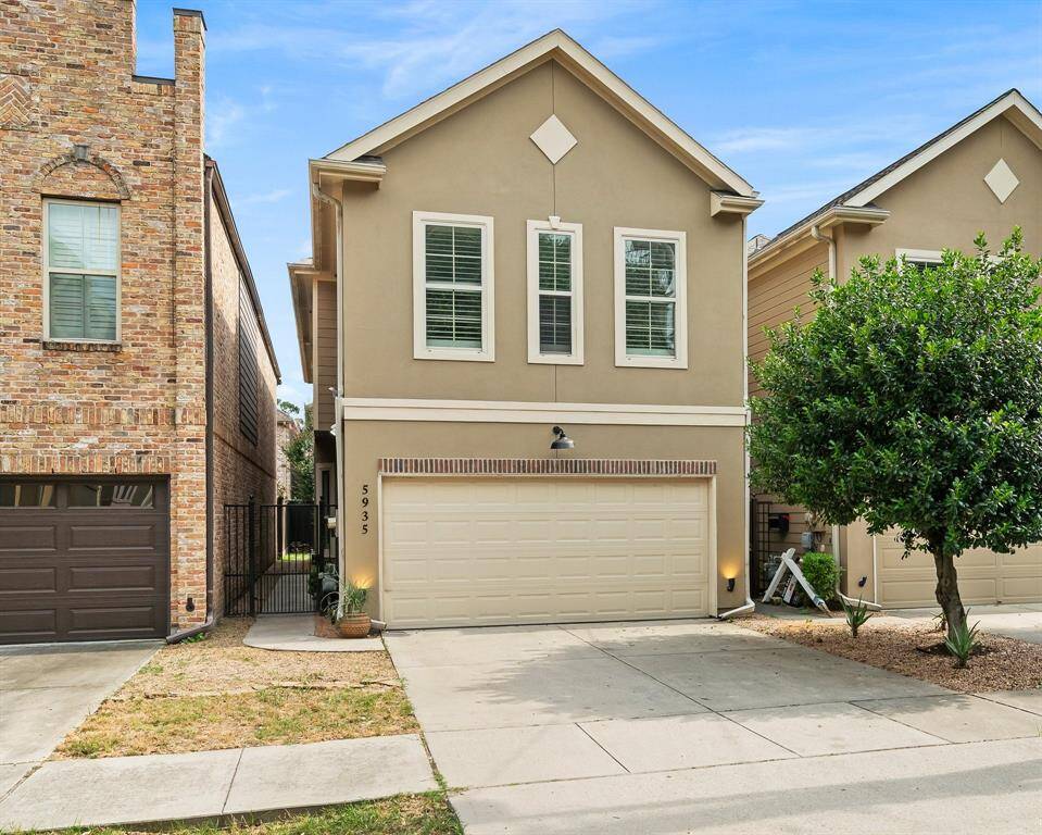 Single family home with no shared walls with the neighbors. Attached 2 car garage and private driveway is a wonderful amenity being this close to the city.