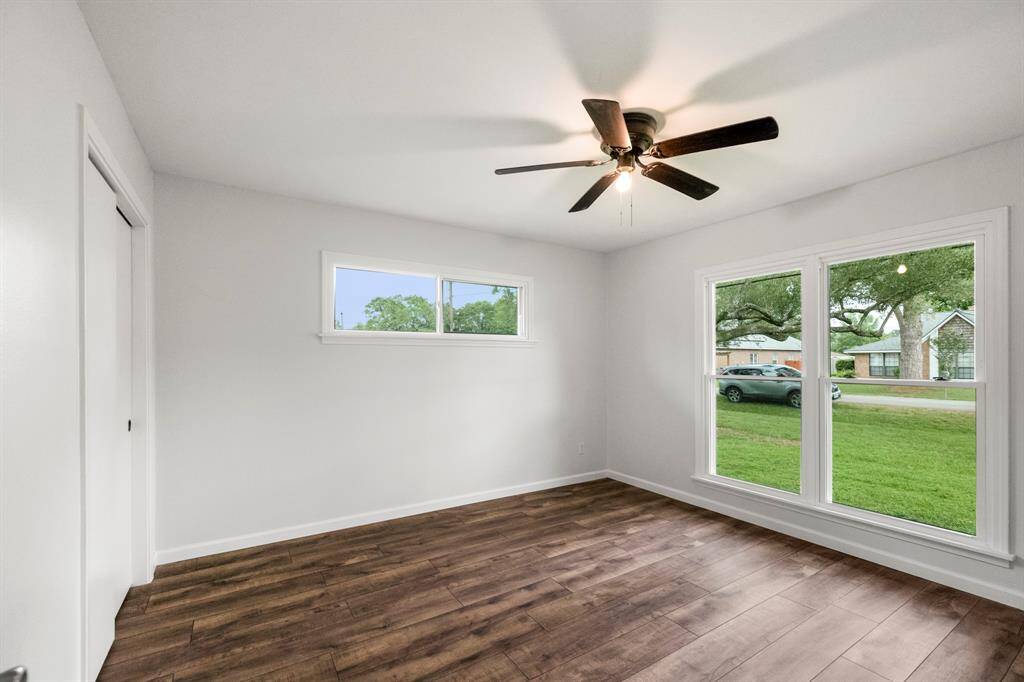 Secondary bedroom