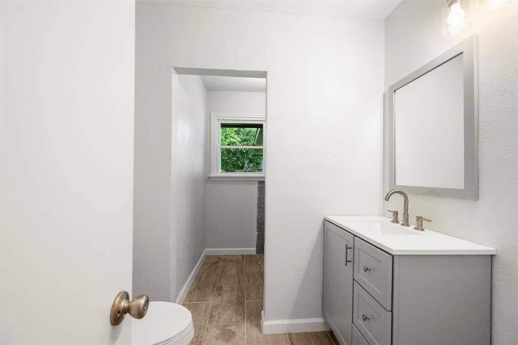 Newly updated secondary bath