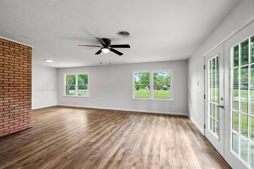 Enter to your light and bright living area