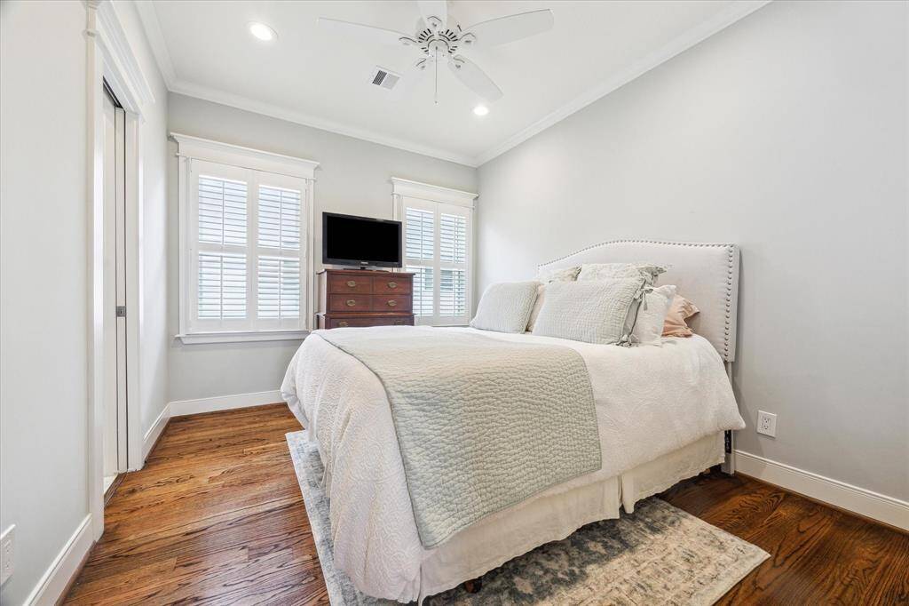 Secondary Bedroom with En-suite bathroom