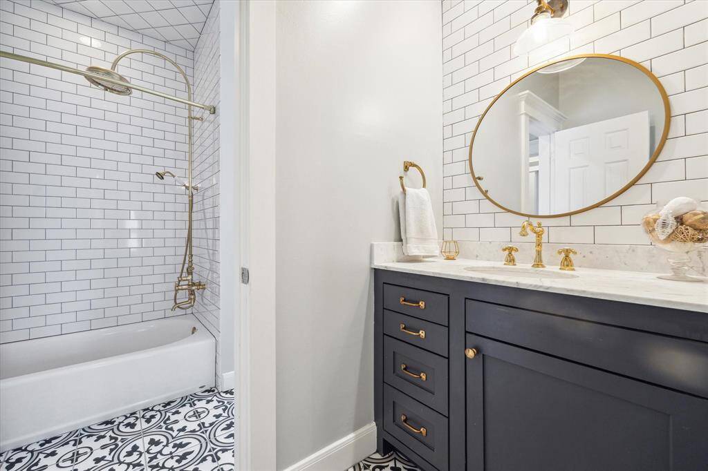 Hollywood Bathroom