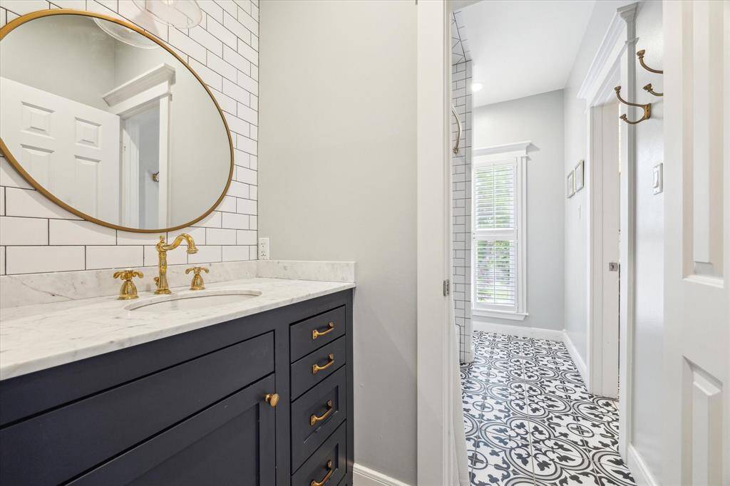Holywood Bathroom