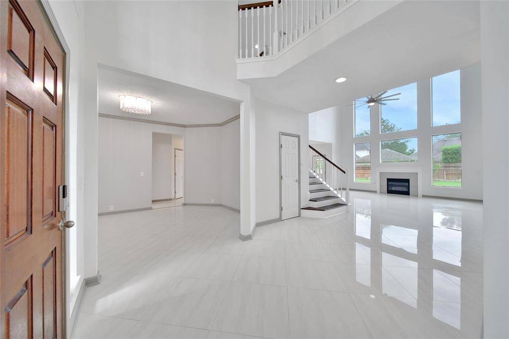 Breathtaking architecture with soaring ceilings & light filled windows impresses from the moment you open the front door. A formal dining room is located to the left of the foyer, a home office/sitting area is located to the right of the foyer and the living area is directly ahead with views of the lush backyard.