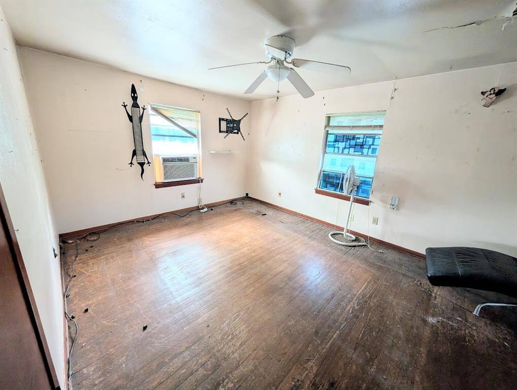 Garage apartment diferent view same bedroom
