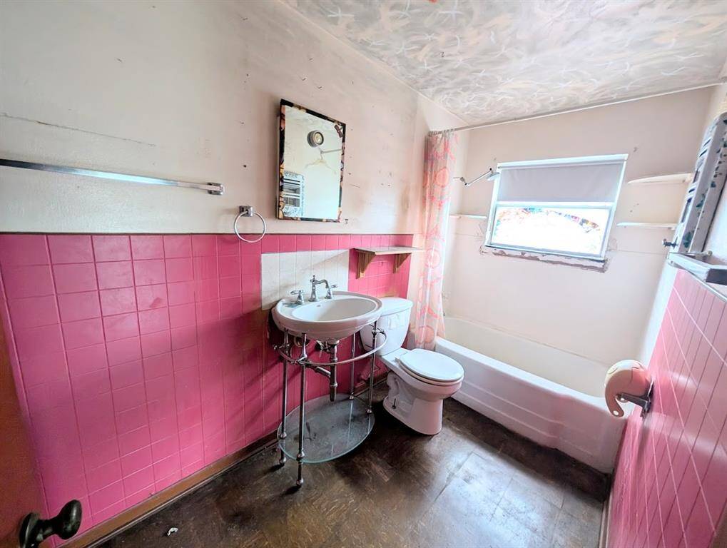 garage apartment bathroom