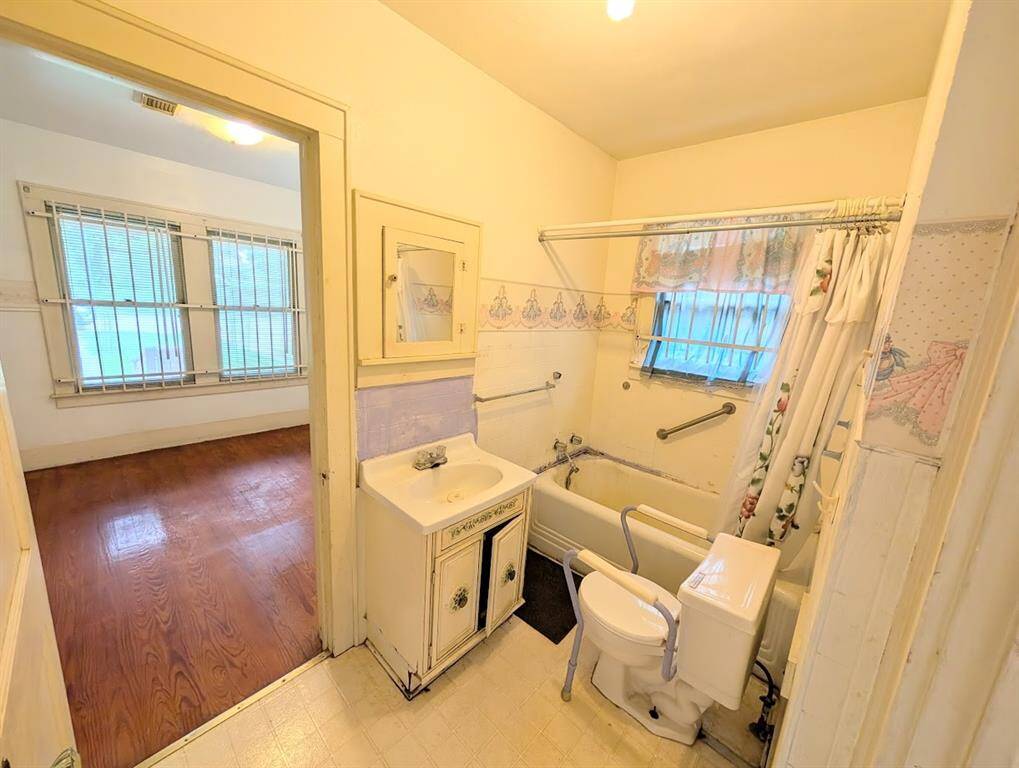 House Full Bathroom