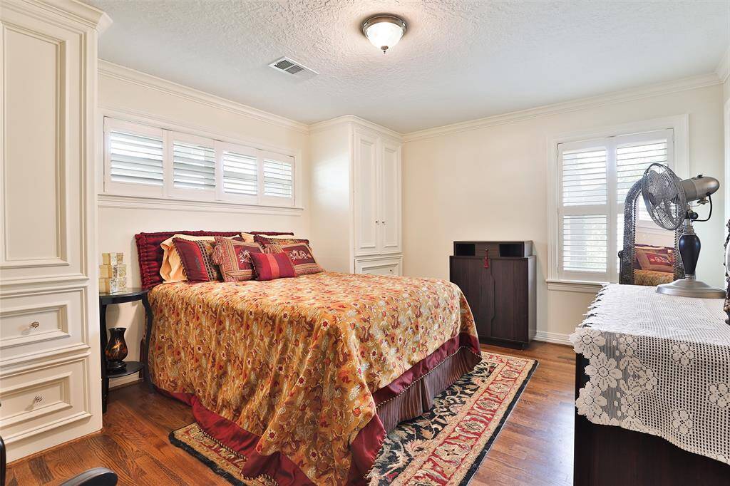 This is a very large bedroom, perfect for your queen sized bed!