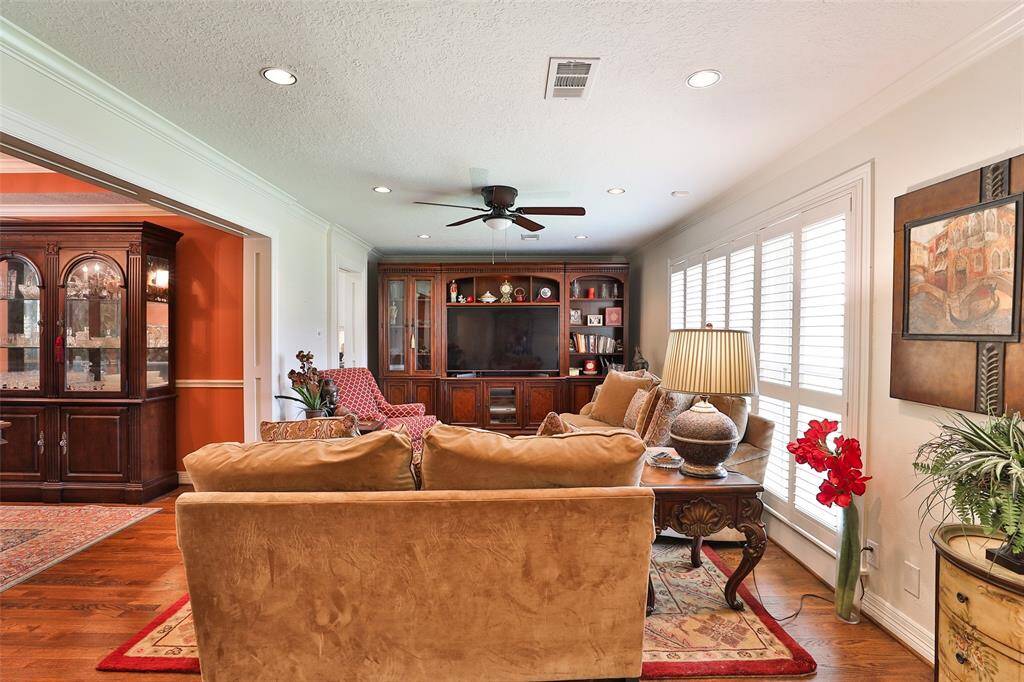 Your elongated living room features a beautiful oversized front window with 2" wood shutters, recessed lighting and ceiling fan!