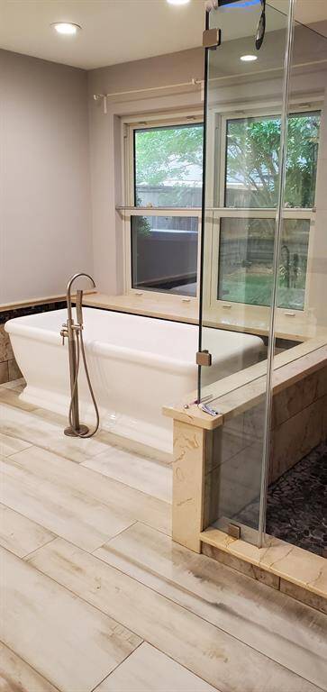 Spa tub in primary bathroom