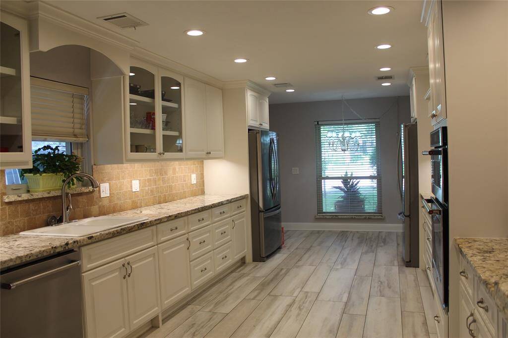 Beautiful kitchen with granite countertops