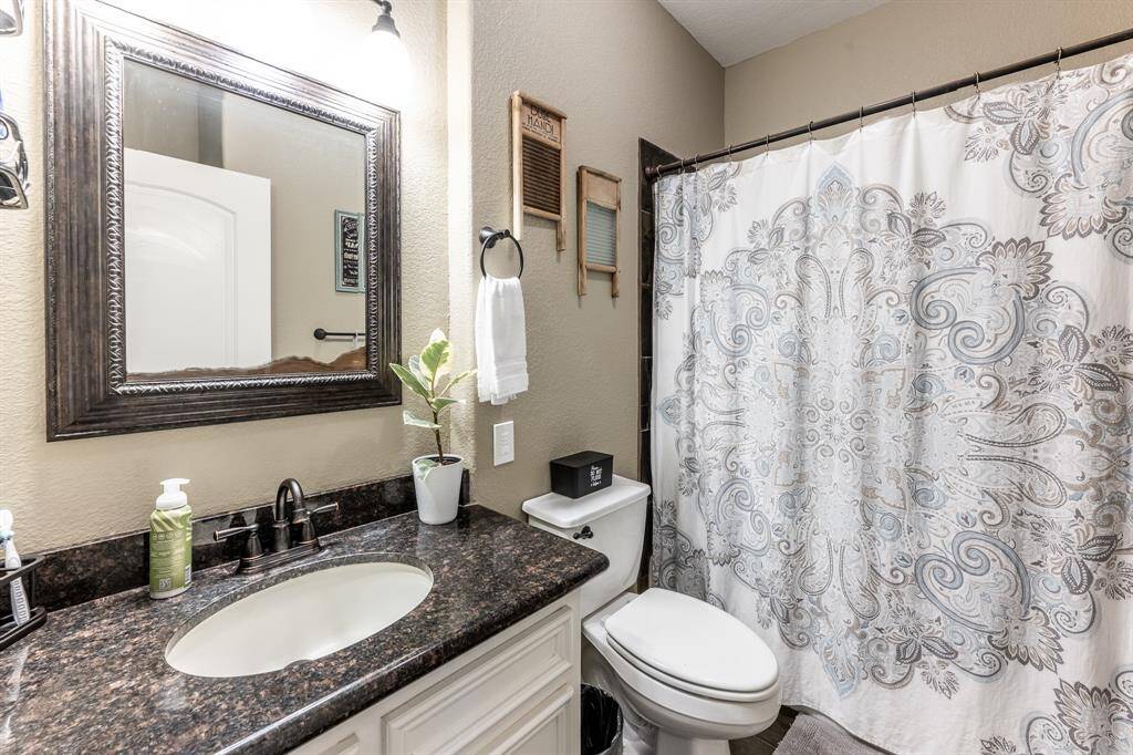 Stylish and functional with granite counters and great lighting—this bathroom keeps things simple, polished, and totally guest-ready.