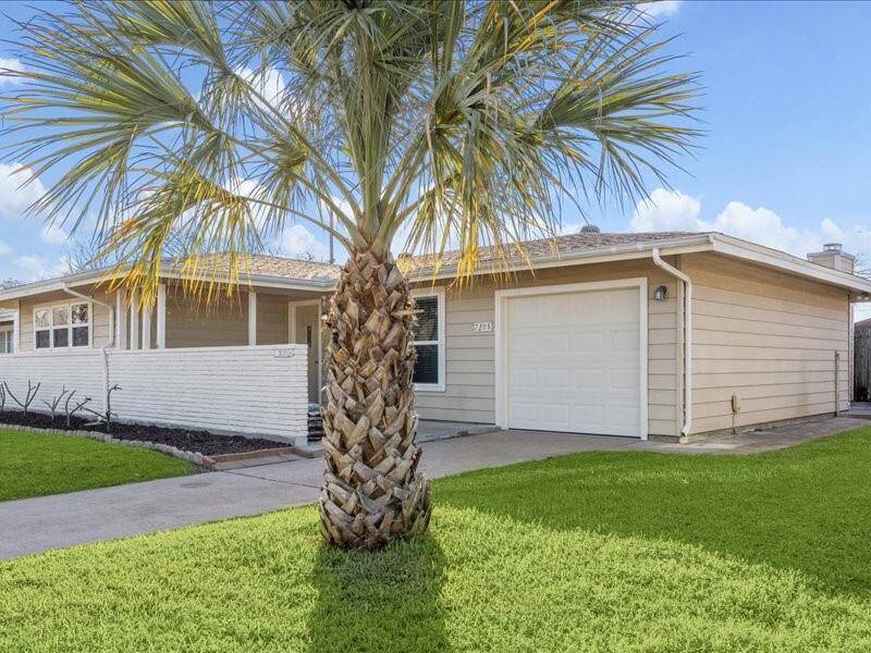 Whether you're looking for a primary residence, a vacation getaway, or a lucrative rental opportunity, this move in ready home is designed to fit your lifestyle.