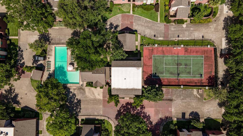 Pool and tennis area