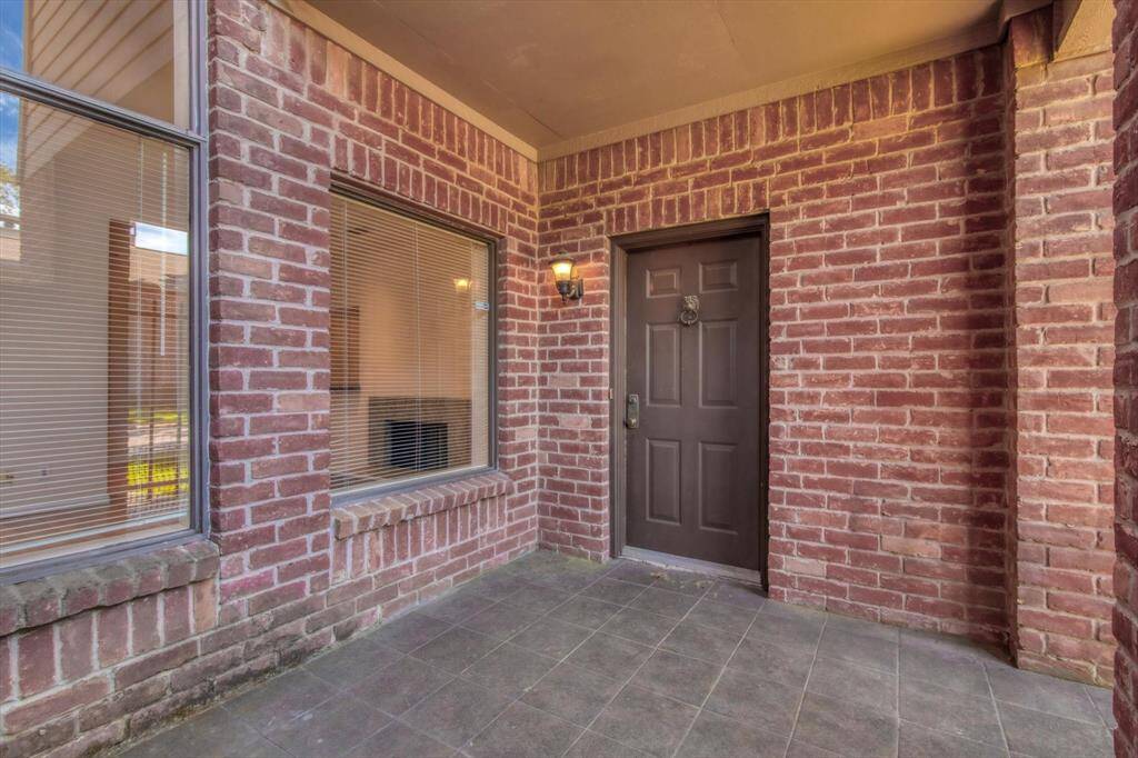 Enclosed entry with double windows