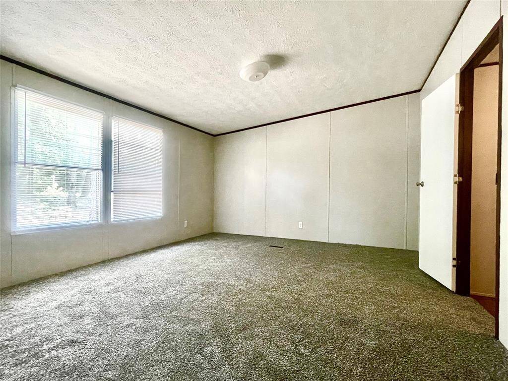 Unstaged Primary Bedroom