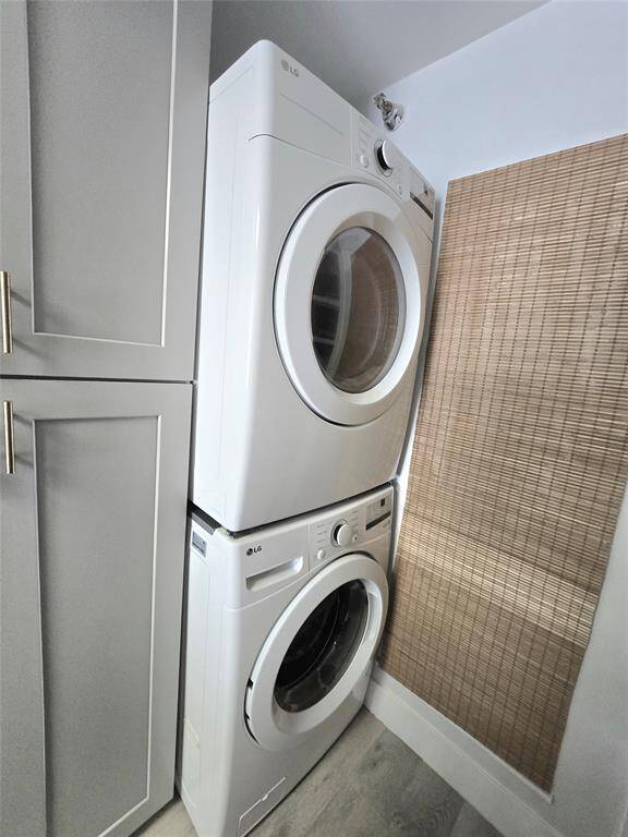 A stainless steel French door refrigerator, purchased in October 2022, stays with the unit for your convenience. Just move in and start enjoying coastal living—everything’s ready, all that’s left is to have fun!