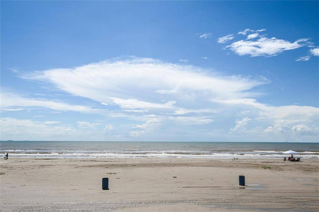 Easy access to Gulf-front beach ... walk on over and sit a spell. It's open 24/7