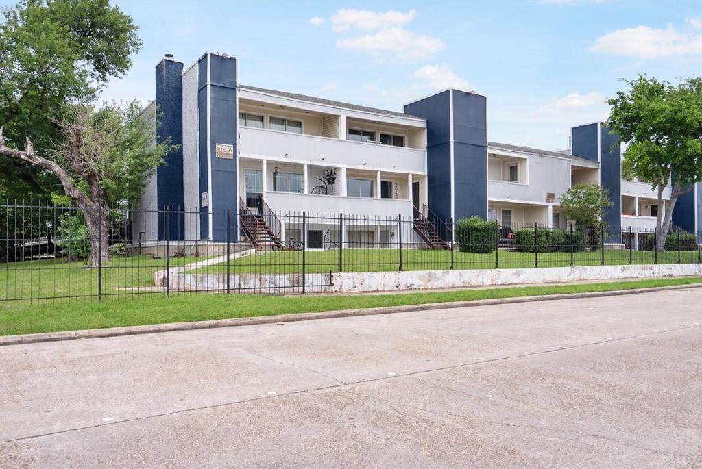 Nestled in a gated community and zoned to Spring Branch ISD, this home is in a prime location!
