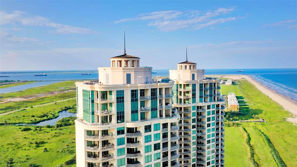 Experience luxury in this stunning 28th-floor penthouse with the sought-after Palm Beach floorplan. Enjoy 2,957 sq ft of brand-new interiors and breathtaking, unobstructed beach views.